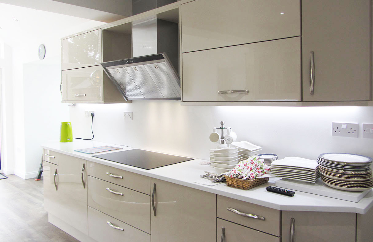 Modern Gloss Kitchen with Curved Island