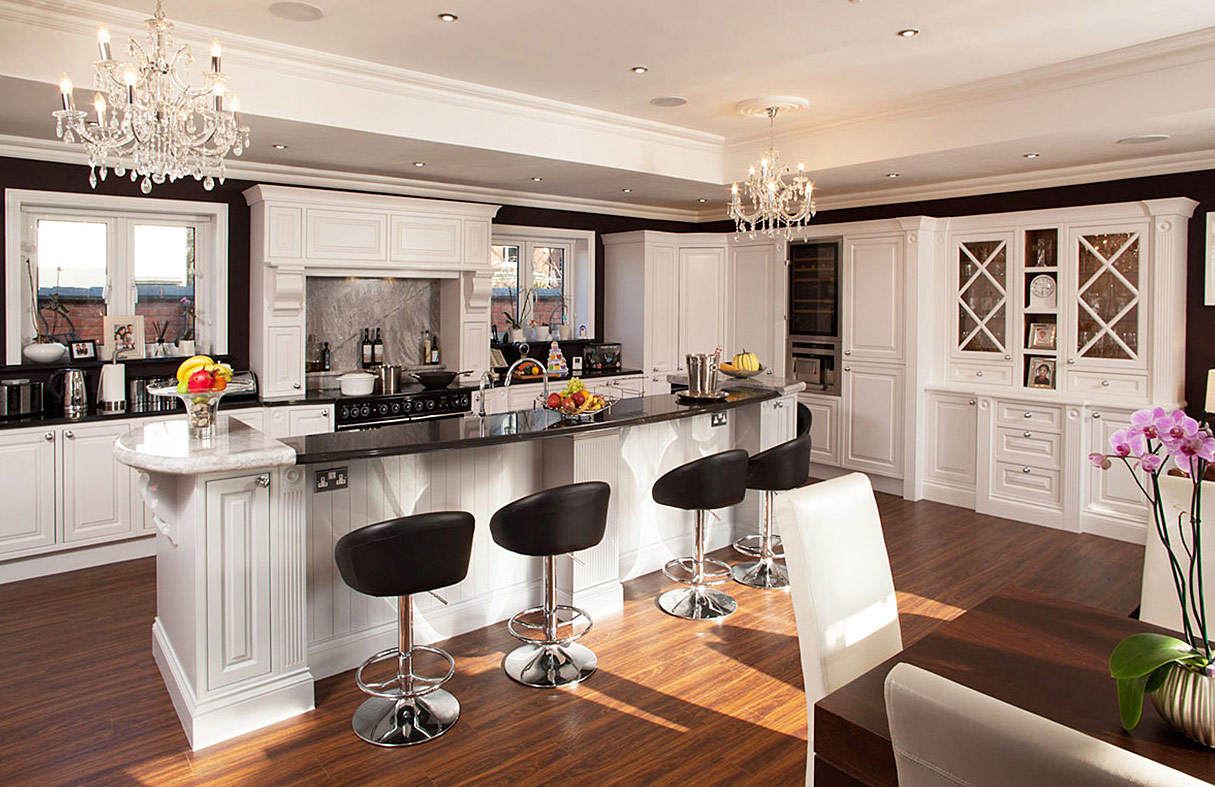 hand-painted-bespoke-edwardian-kitchen-by-broadway