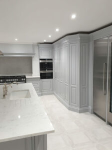 x-hidden-doors-to-utility-bespoke-edwardian-kitchen-10